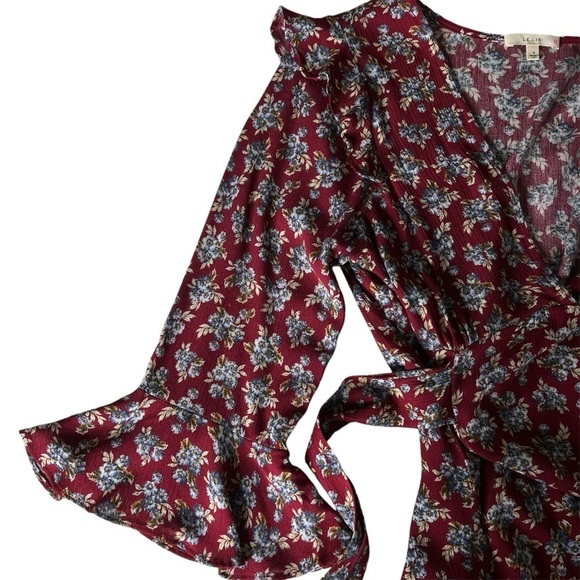 Le Lis Fun & Flirty Floral Woman’s Dress Size Small 3/4 Sleeve Deep V Neck - Picture 5 of 6